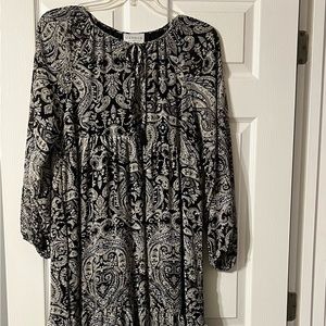 Beautiful dress!!! Very flattering on. Size medium bust 21in laying flat
